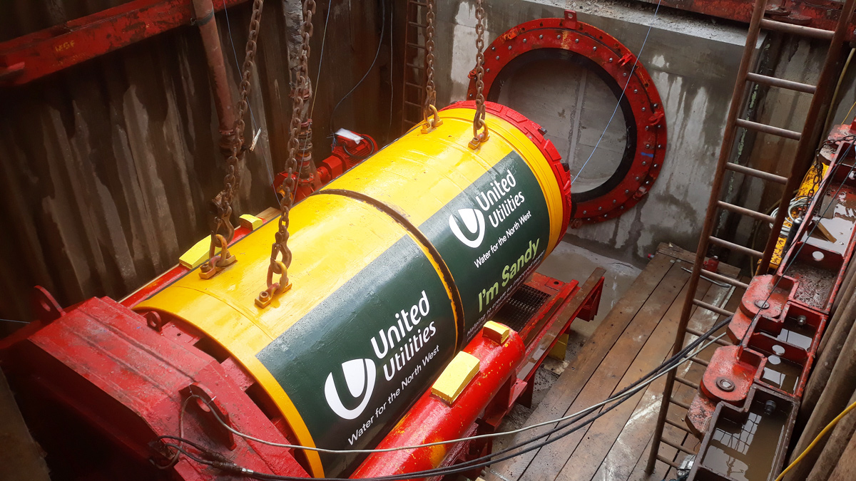 TBM being lifted into position for M65 motorway crossing – Courtesy of United Utilities
