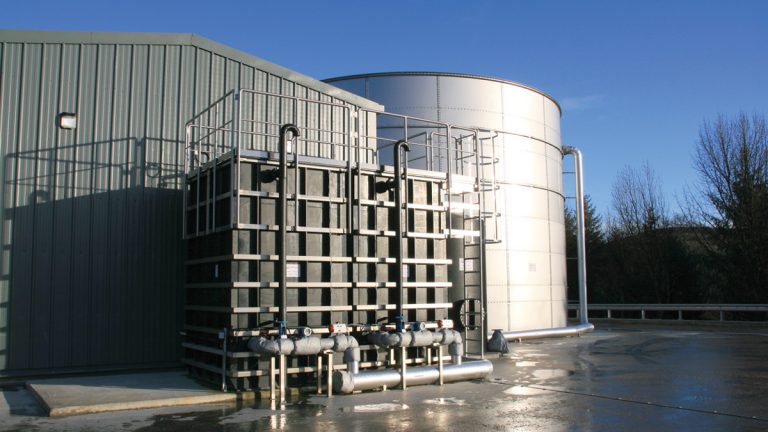Process building with external ultra filtration (UF) tanks - Courtesy of Veolia Water Technologies