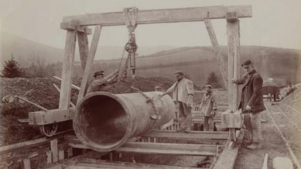 Elan Valley Aqueduct pipelaying (circa 1900) - Courtesy of Severn Trent Water