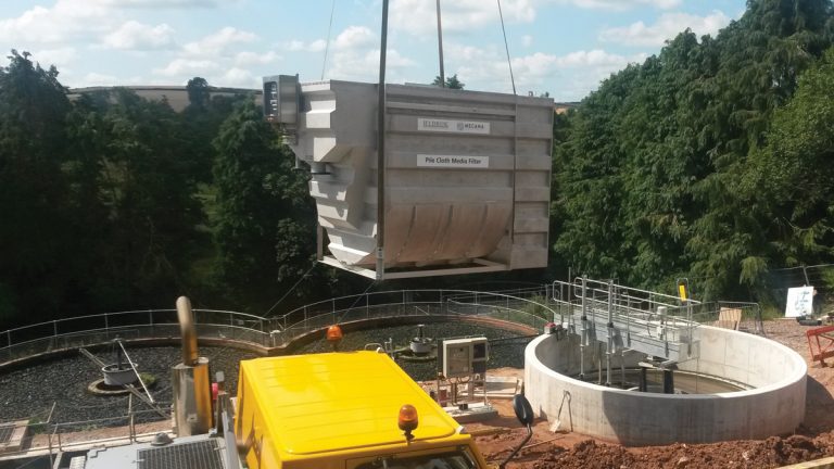 Lifting the Hydrok-Mecana filter over the site - Courtesy of SWW Delivery Alliance H5O