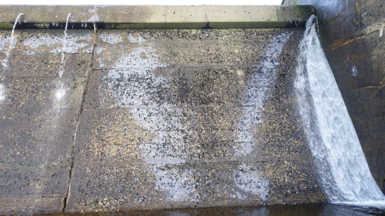 Evidence of both the continued seepage and joint deterioration particularly at the connection of the raised overflow section with the abutments (February 2016) - Courtesy of Stantec UK