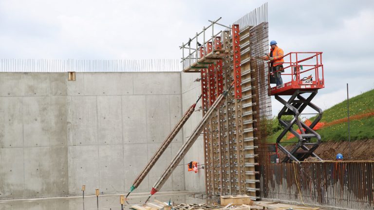 Formwork being erected for a concrete pour on the walls of reservoir 3 - Courtesy of Stonbury