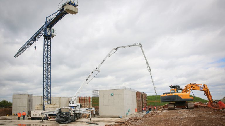 Concrete pump in position to pour concrete to wall slab of reservoir 3 - Courtesy of Stonbury