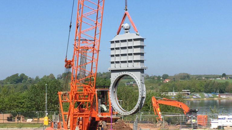 Installation of the 1800mm knife gate valve - Courtesy of Severn Trent Water