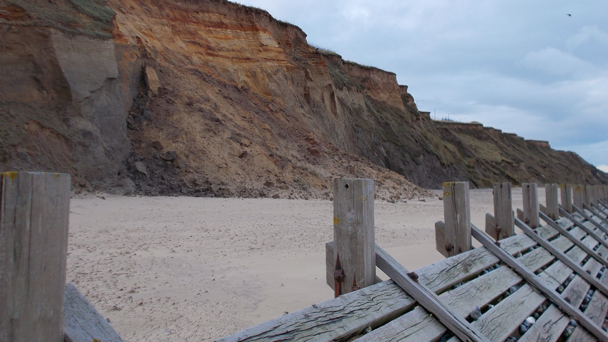 Cliff collapse and existing timber revetment - Courtesy of Royal HaskoningDHV
