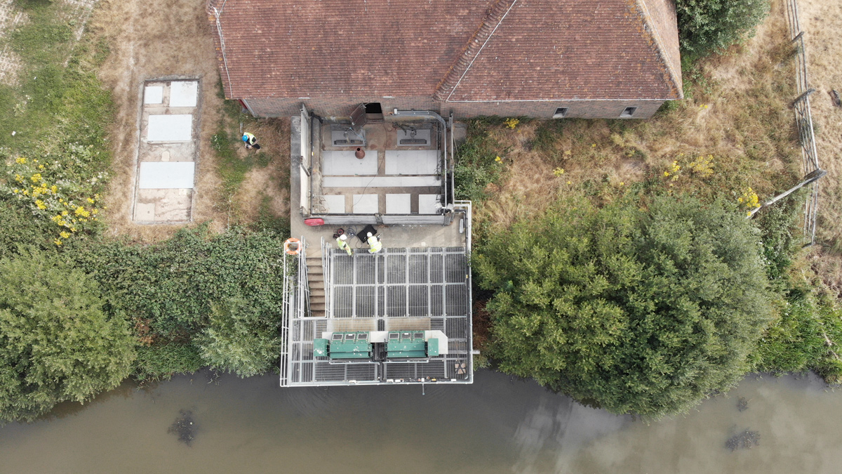 Drone image of screens and access platform - Courtesy of Enisca Browne