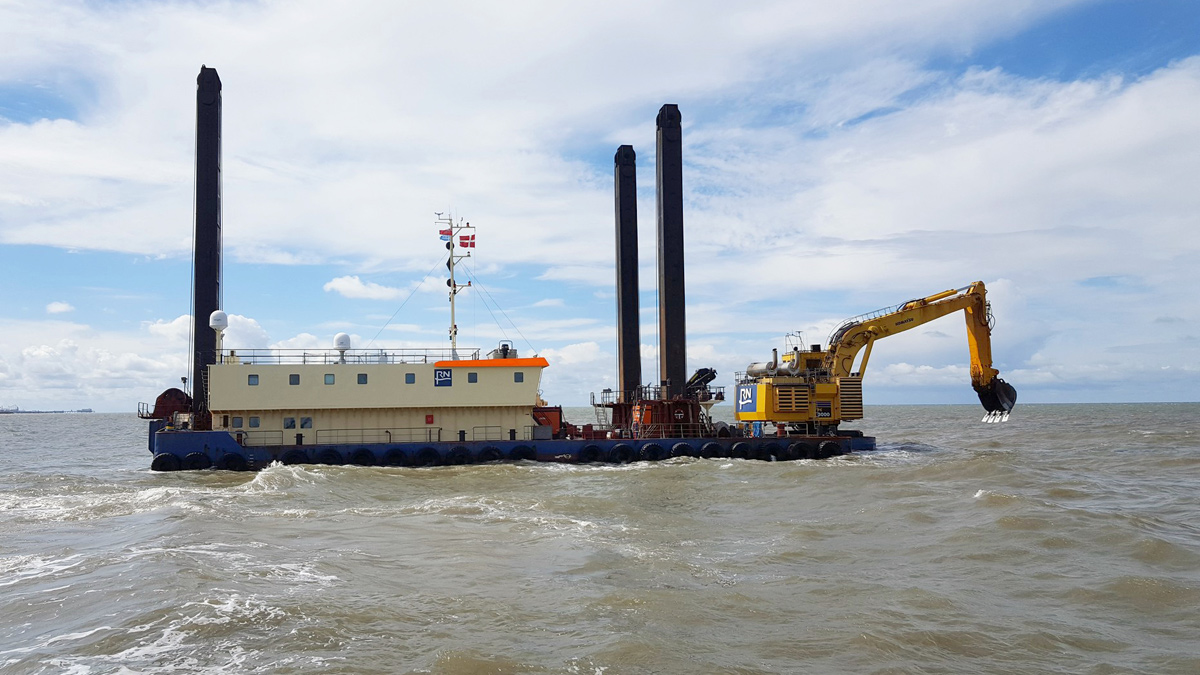 Mjolner dredging the hard clays offshore - Courtesy of Rohde Nielsen A/S