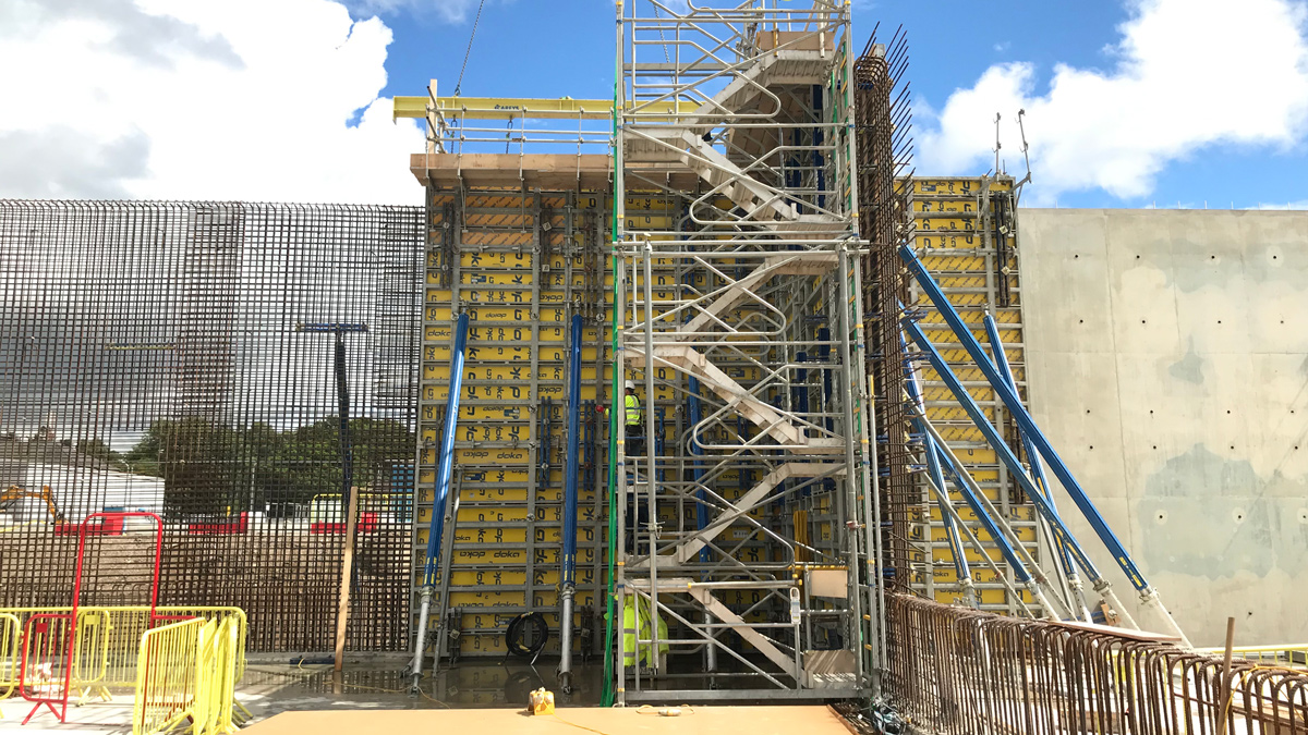 Construction of the 8m tall CWT external walls - Courtesy of ESD