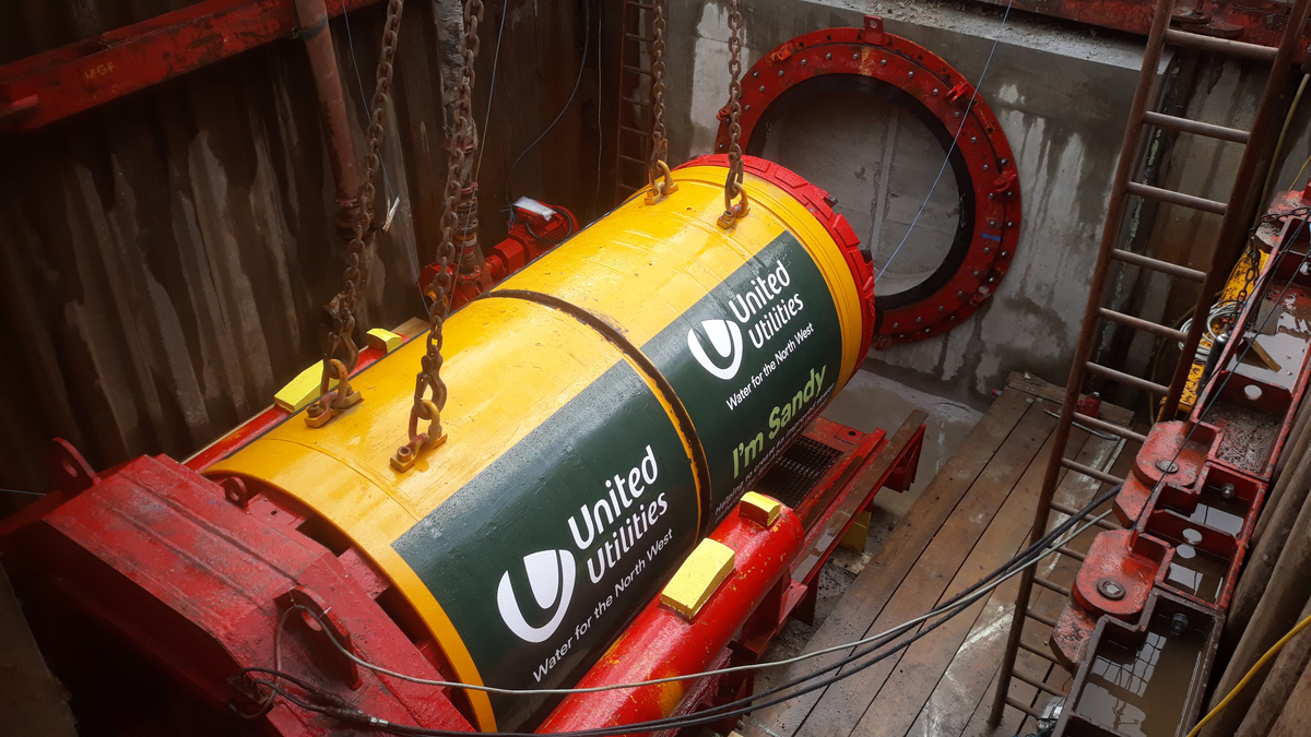 TBM being lifted into position for M65 motorway crossing - Courtesy of United Utilities