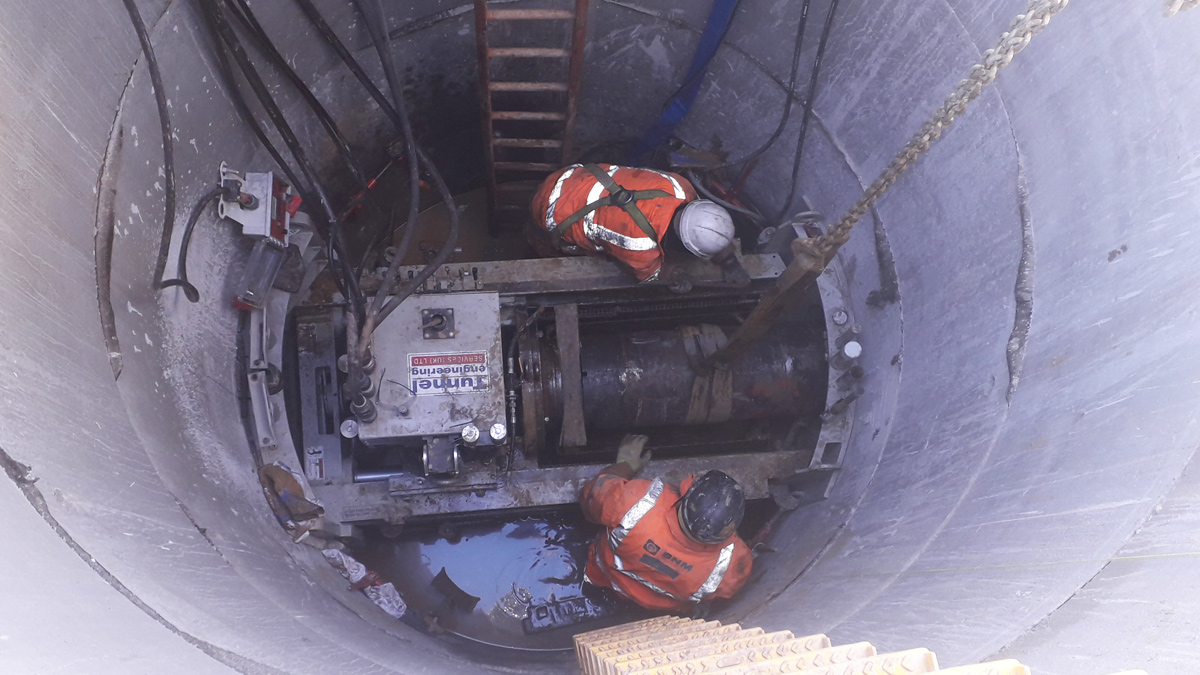 Perfectly fits into a 2400mm diameter launch shaft with lead driller and assistant driller present - Courtesy of Barhale