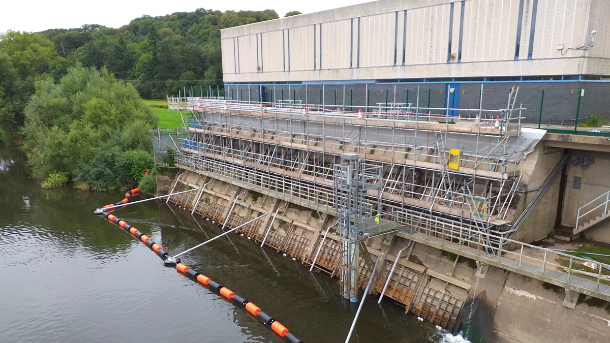 Hampton Loade Intake with Bolina Boom installed to exclude river users from screen area - Courtesy of Integrated Water Services (M&E) Ltd