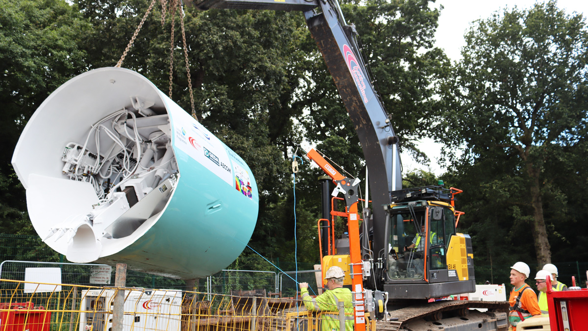Tunnelling shield lifted into drive shaft at Ormeau Park - Courtesy of NI Water and GEDA Construction