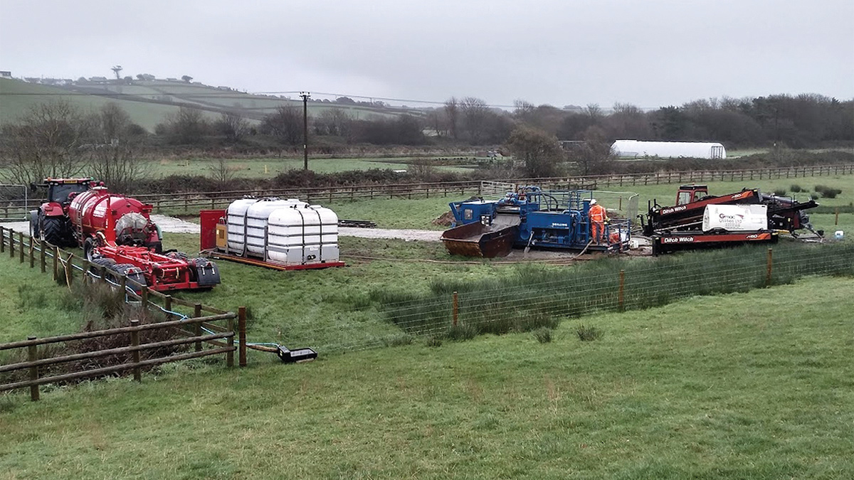 Directional drilling with slurry recycling operation - Courtesy of Galliford Try