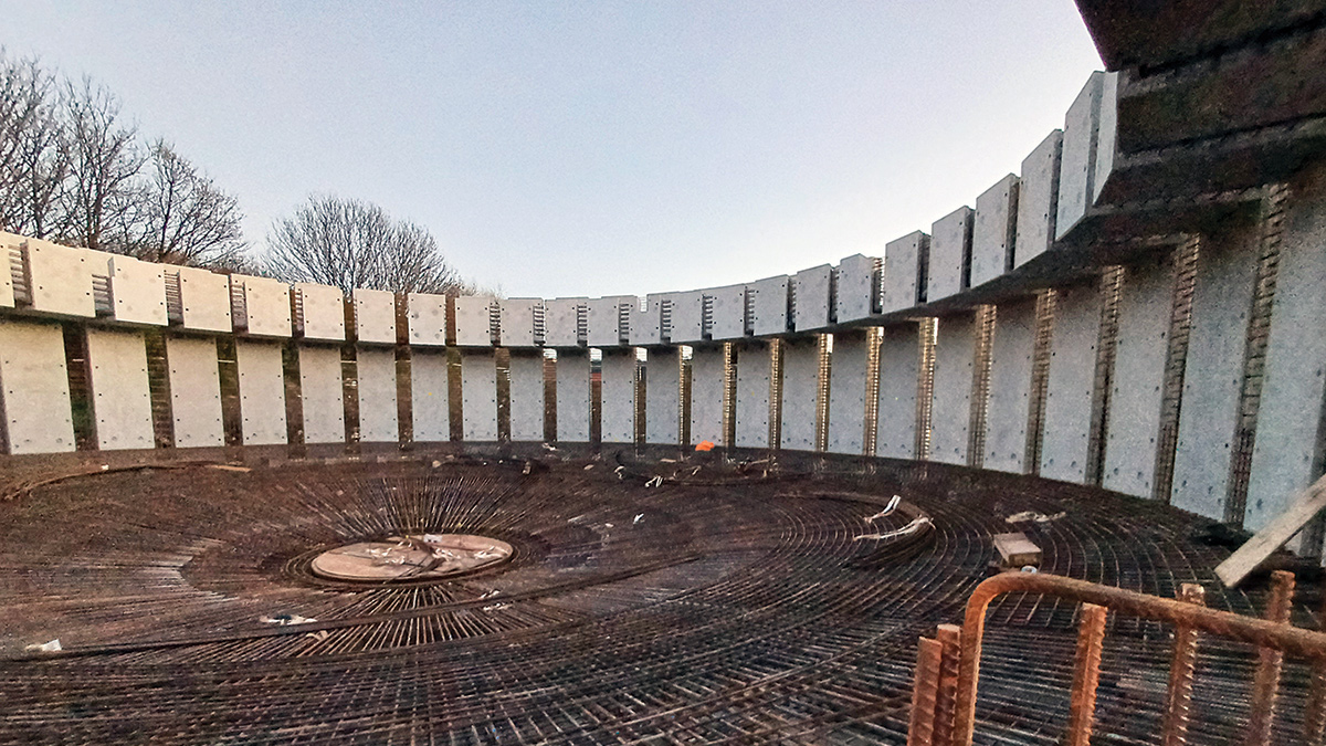 Clarifier precast structure installation and conical base reinforcement - Courtesy of Glanua Group