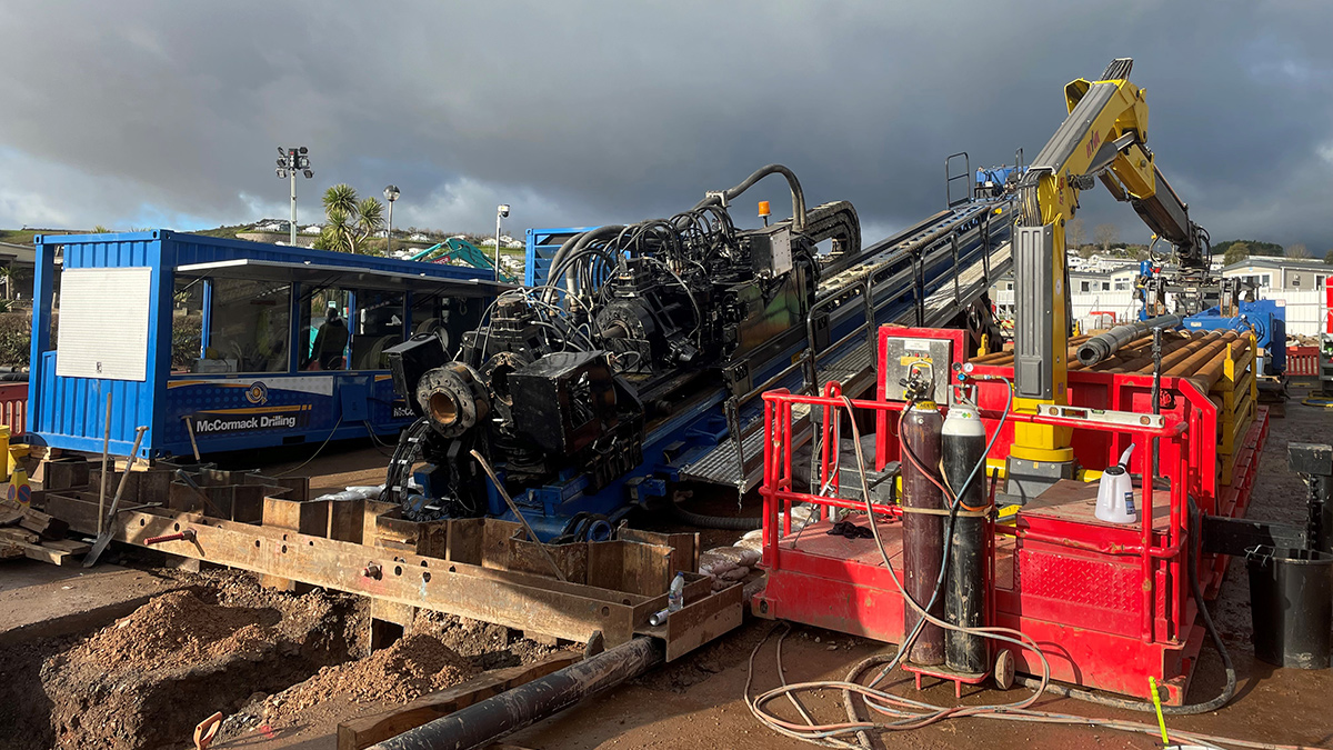 500 T drill rig and control cabin - Courtesy of Galliford Try