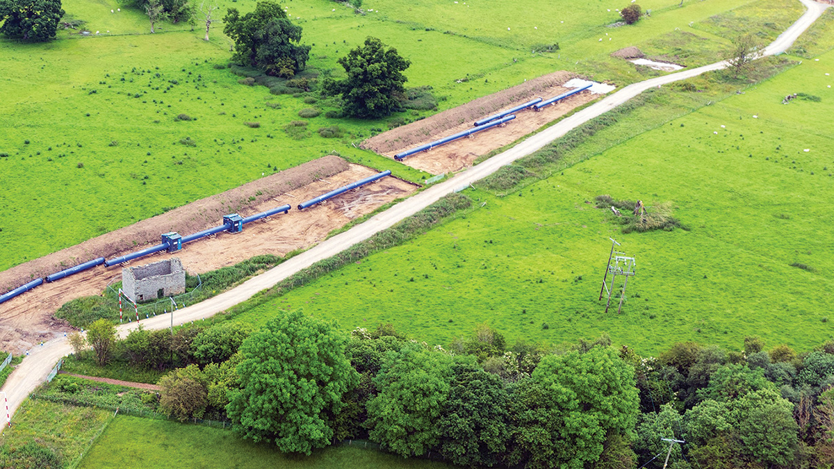 Pipe laying - Courtesy of Farrans Construction