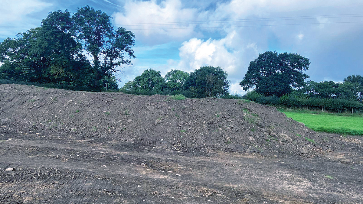 Topsoil bund at Lartington - Courtesy of Farrans Construction