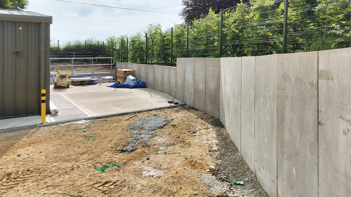 Retaining walls and screening hedges - Courtesy of Ward & Burke