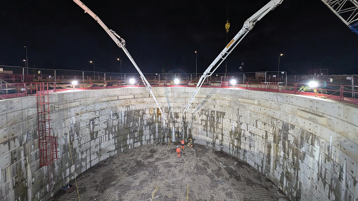 Construction continued throughout the night - Courtesy of Active Tunnelling Ltd