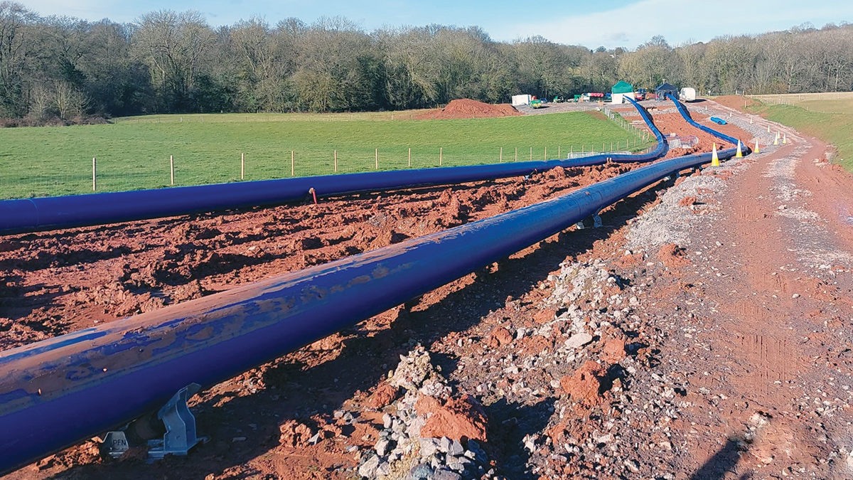 52-ton and 70-ton HDPE pipe strings welded and awaiting winching into the bore on the larger HDD crossings - Courtesy of Coffey Construction UK