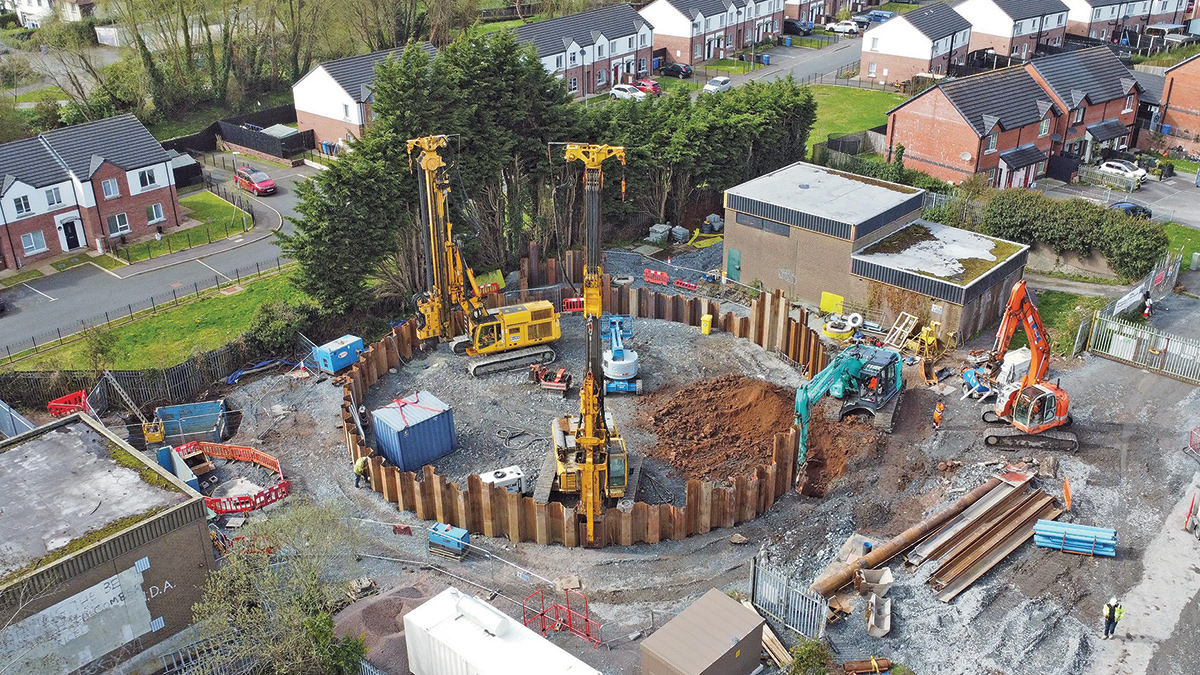 Installation of the sheet piles for the cofferdam - Courtesy of GRAHAM