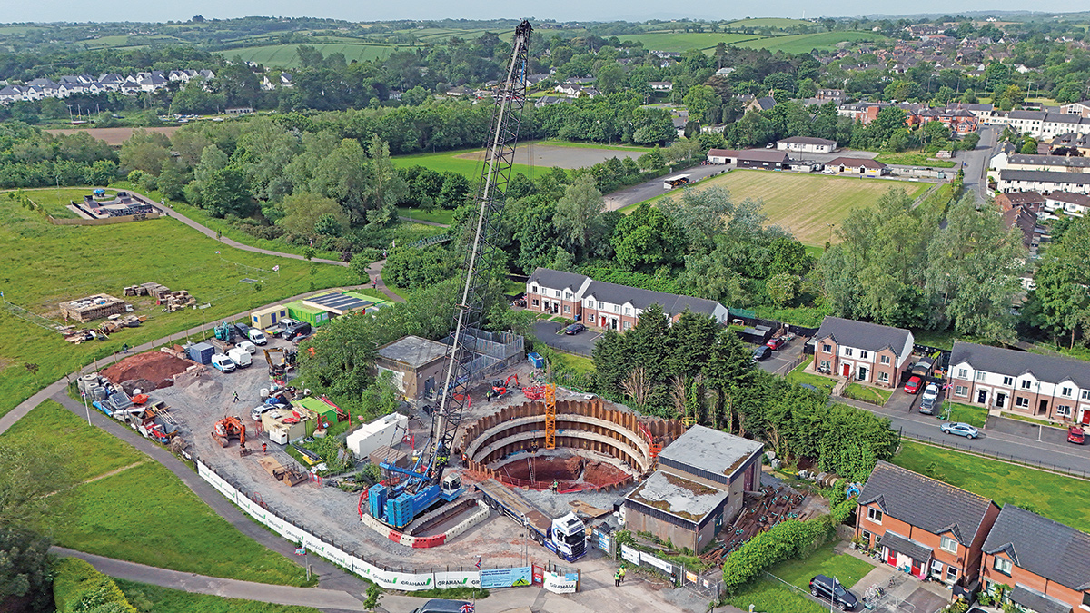 Completed cofferdam and 280 ton crawler crane - Courtesy of GRAHAM