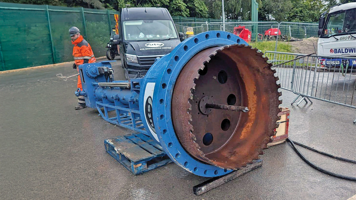 The 1200mm hot tap drill - Courtesy of MWH Treatment