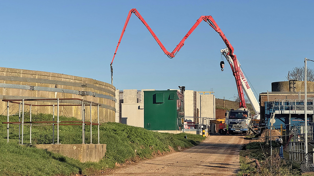 Crane pouring the oxidation ditch base seen from the live sewage treatment works - Courtesy of Mott MacDonald Bentley