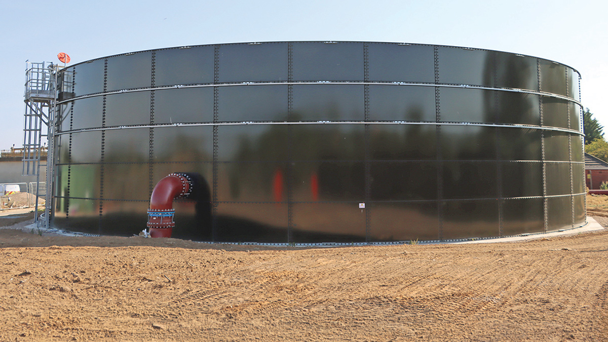 The new 3,600m<sup>3</sup> glass-coated steel tank from Hayes GFS Ltd - Courtesy of @one Alliance
