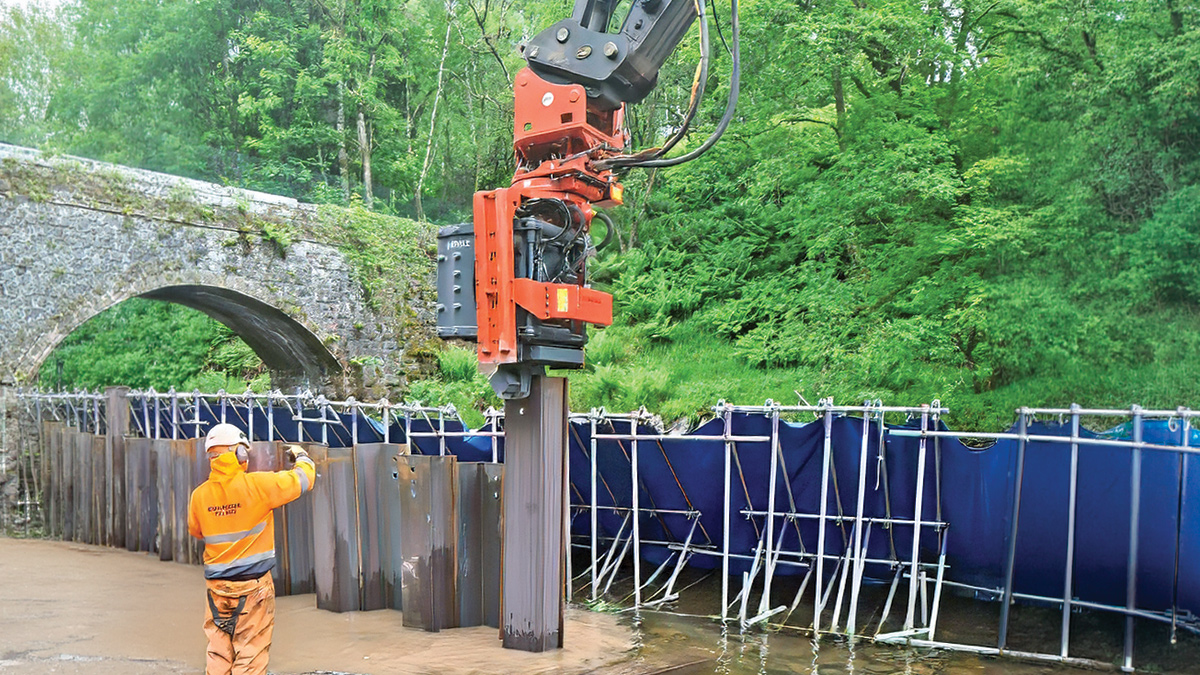 Sheet piling for cofferdam - Courtesy of Scottish Water
