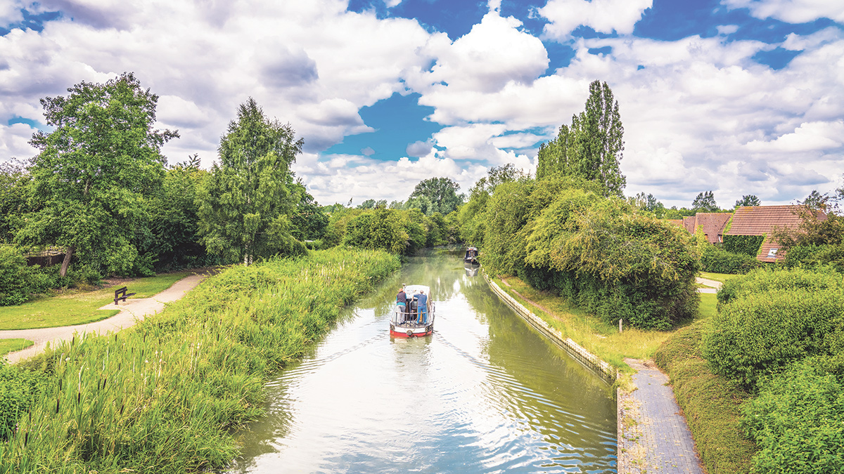 Grand Union Canal at Milton Keynes - Courtesy of the Grand Union Canal Transfer scheme library