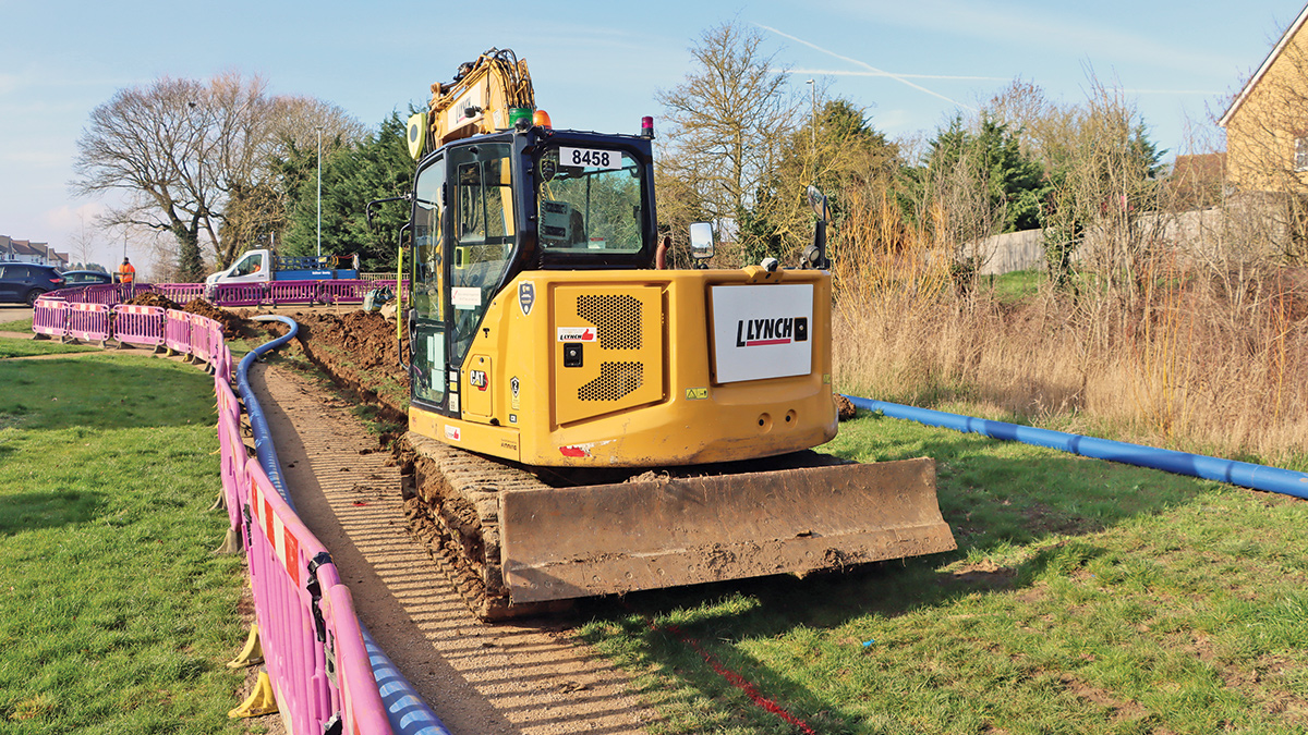 Open-cut pipelaying underway - Courtesy of @one Alliance