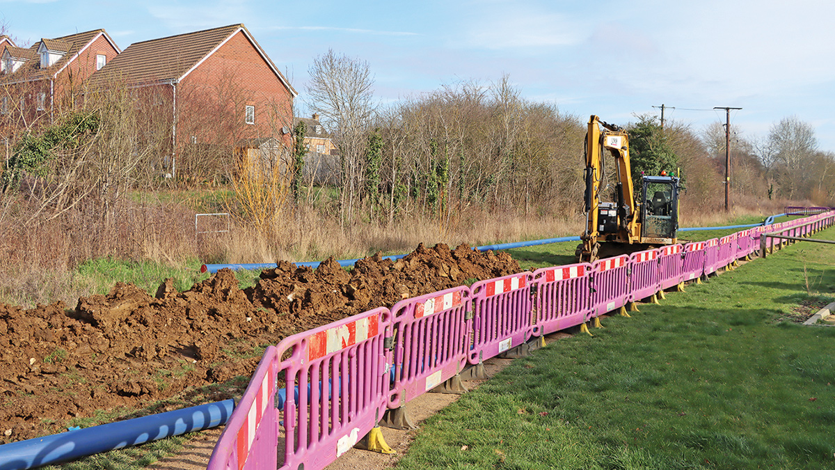 Open-cut pipelaying underway - Courtesy of @one Alliance