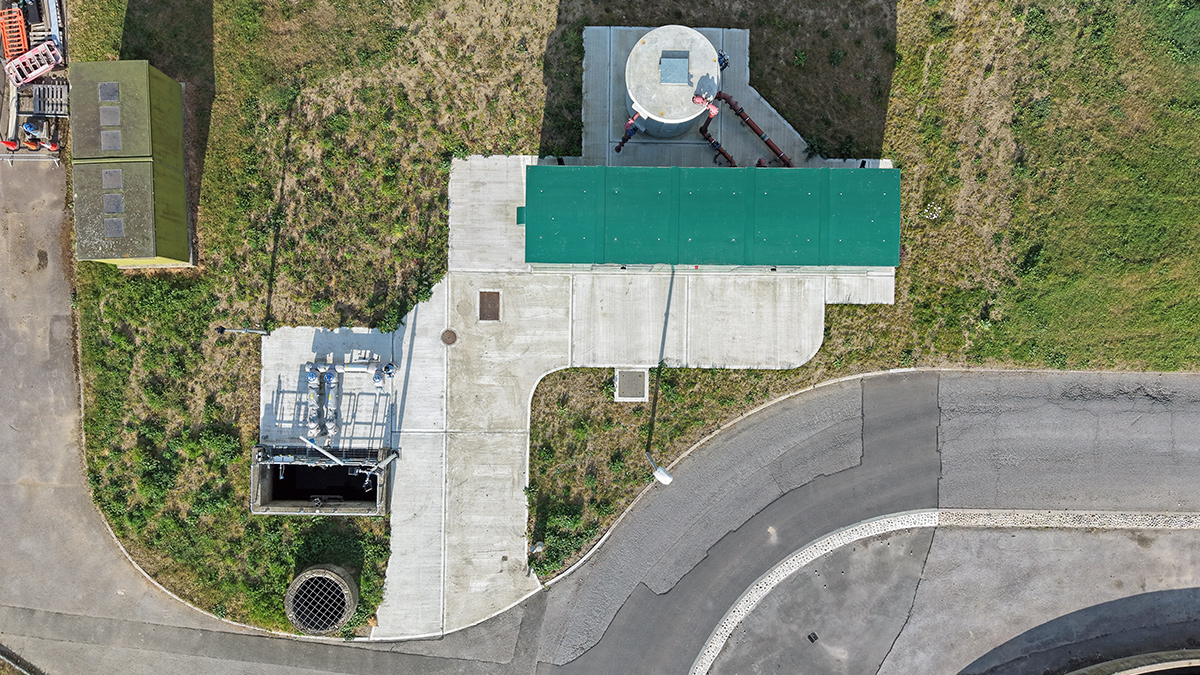 Washwater wet well PS (bottom left), and concrete break tank and washwater booster PS kiosk (top right) - Courtesy of Ward & Burke