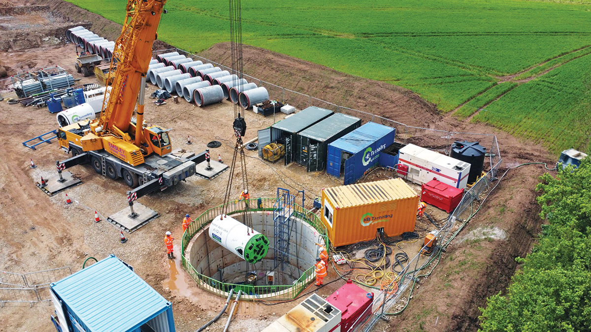 The Strelley to Redhill site compound showing the TBM being lowered into the shaft and the pipes ready to be laid - Courtesy of Avove