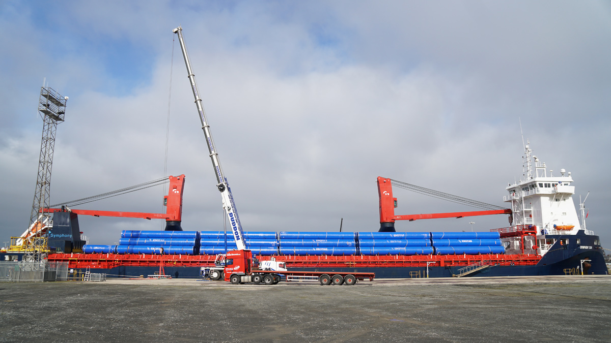 Steel water pipe being shipped from Turkey